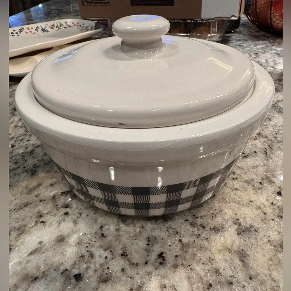 Plaid Ceramic mini Dish with Lid 3x7in